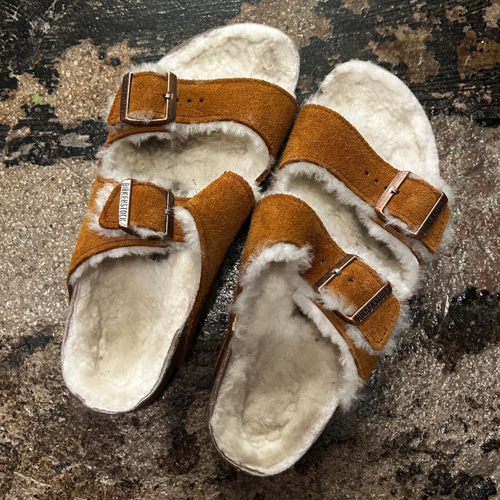 Arizona Shearling Suede Leather in Color Mink **Narrow Foot Bed